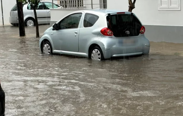 Πλημμύρες στον Έβρο από τις έντονες βροχοπτώσεις, εγκλωβίστηκαν μαθητές σε σχολείο – Δείτε βίντεο