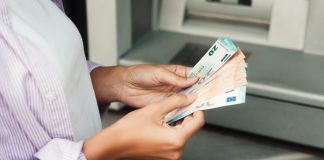 Στα ΕΛΤΑ χάθηκε (και) το επίδομα ανεργίας – Χωρίς Δώρο τα Χριστούγεννα