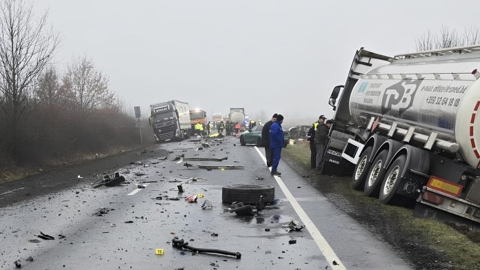 Οπαδοί ΠΑΟΚ: Στη Ρουμανία η πτήση του ΕΚΑΒ για τους δύο τραυματίες, στην Ελλάδα σήμερα και οι σοροί των 7 νεκρών – Με οίδημα ο τρίτος επιζών