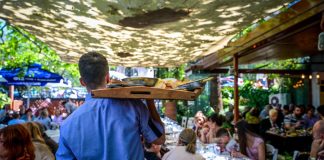 «Στον αέρα» χιλιάδες εποχικοί – Το φιάσκο με τις προπληρωμένες κάρτες