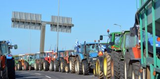 Προκλητικός ο Π. Μαρινάκης, απειλεί τους αγρότες – Ξορκίζει τις συνελεύσεις, βλέπει κομματικά εγκάθετους στα μπλόκα