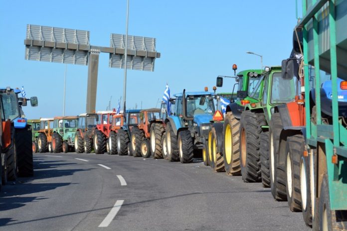Προκλητικός ο Π. Μαρινάκης, απειλεί τους αγρότες – Ξορκίζει τις συνελεύσεις, βλέπει κομματικά εγκάθετους στα μπλόκα