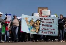 ΗΠΑ: Διέλυσαν με δακρυγόνα ειρηνική διαδήλωση για την απελευθέρωση του 5χρονου Λίαμ