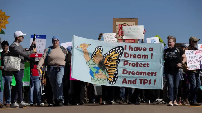 ΗΠΑ: Διέλυσαν με δακρυγόνα ειρηνική διαδήλωση για την απελευθέρωση του 5χρονου Λίαμ