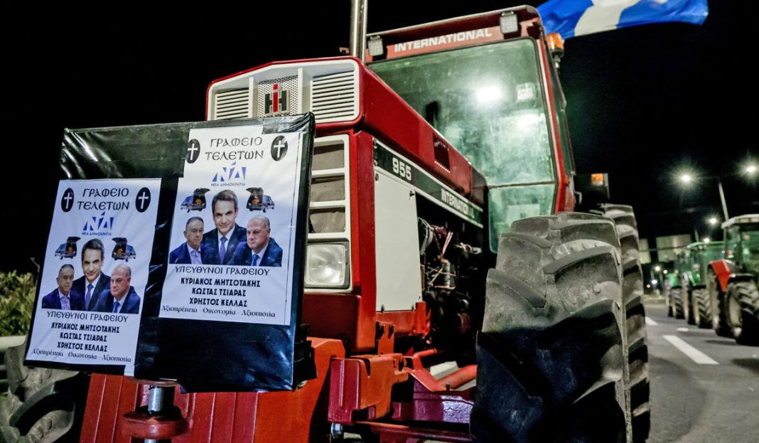 ΣΥΝΕΛΕΥΣΗ ΤΩΝ ΑΓΡΟΤΩΝ ΣΤΟ ΜΠΛΟΚΟ ΤΗΣ ΝΙΚΑΙΑΣ ΣΤΗ ΛΑΡΙΣΑ (EUROKINISSI)