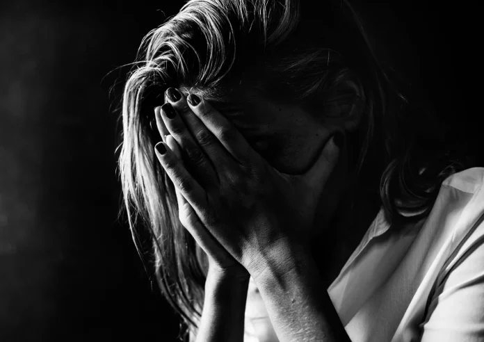 Ηράκλειο Κρήτης: 31χρονη κατήγγειλε τον σύζυγο και την πεθερά της ότι την κλείδωσαν σε σπίτι για τρεις μέρες