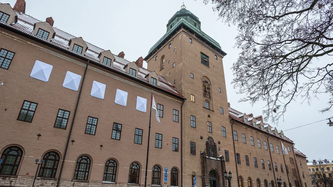 xrwma-dikastirio-souidia