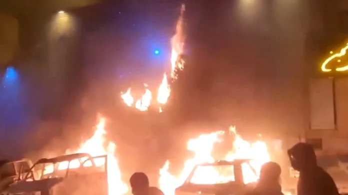 Νύχτα μεγάλης εξέγερσης στο Ιράν, σενάρια για επέμβαση των ΗΠΑ καθώς σκληραίνει η καταστολή