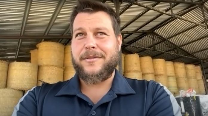 Αγρότες ισοπέδωσαν τον Πρωτοψάλτη και φιλοκυβερνητικούς δημοσιογράφους και…τους έκλεισαν στον αέρα – (VIDEO)