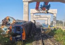 Σιδηροδρομικό δυστύχημα στην Ταϊλάνδη: Γερανός κατέρρευσε και έπεσε σε τρένο, τουλάχιστον 22 νεκροί