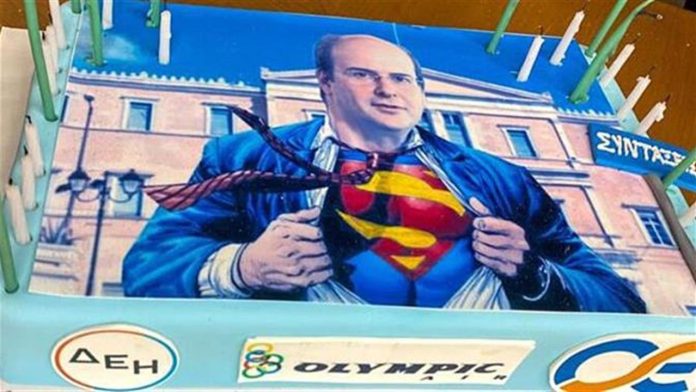 Ο άνθρωπος που δεν έχει δουλέψει ποτέ! Προκλητικό και μόνο το γεγονός, ότι έβγαλαν τον Χατζηδάκη να μιλήσει για τους αγρότες που έχουν σκάψει τη γη με τα χέρια τους!