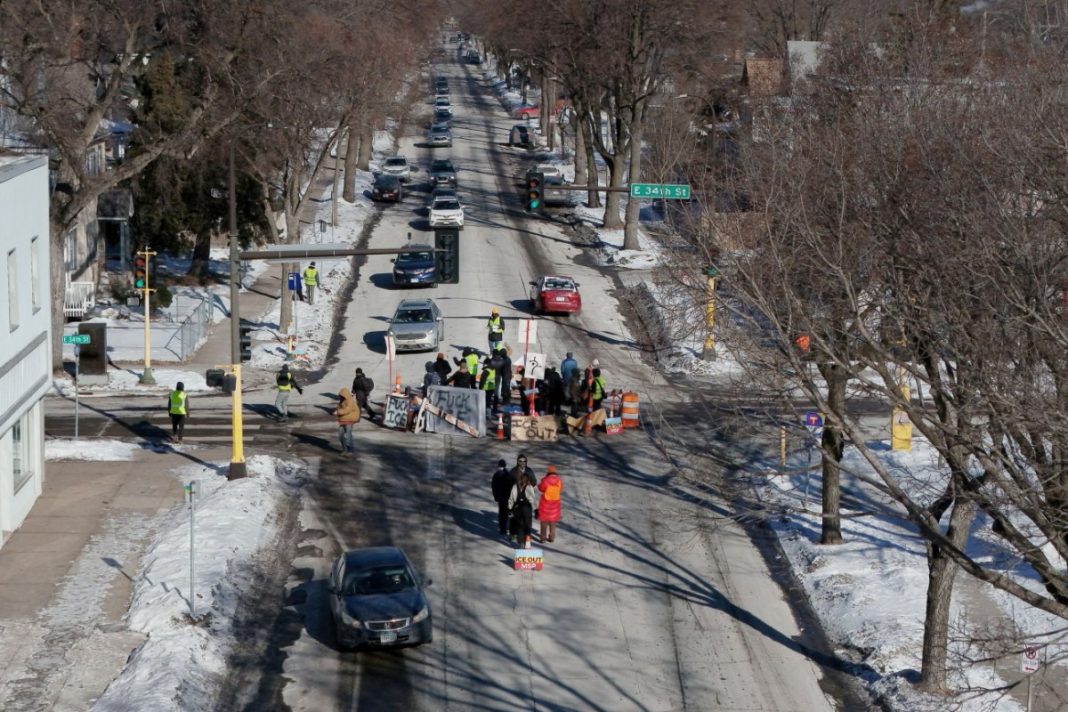 2026-01-31T171545Z_605512061_RC2CCJAIGKTT_RTRMADP_5_USA-TRUMP-MINNESOTA-1200x800