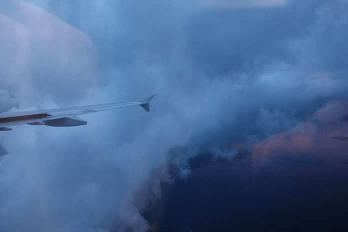 Πτήση προς Ρόδο επέστρεψε στην Αθήνα λόγω αναταράξεων – Δείτε βίντεο επιβάτη