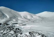 Φαλακρό: Εγκλωβισμένοι παραμένουν δεκάδες επισκέπτες στο χιονοδρομικό κέντρο, ανάμεσά τους μία οικογένεια με βρέφος