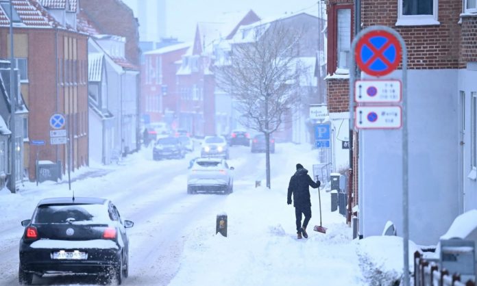 Δανία: Ακυρώσεις πτήσεων, «έμφραγμα» σε ΜΜΜ και κλειστά σχολεία λόγω σφοδρής χιονόπτωσης
