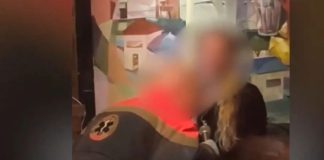 Ίλιον: Κάλεσαν διασώστη σε κέντρο διασκέδασης και αυτός πήρε το μικρόφωνο και τραγουδούσε!