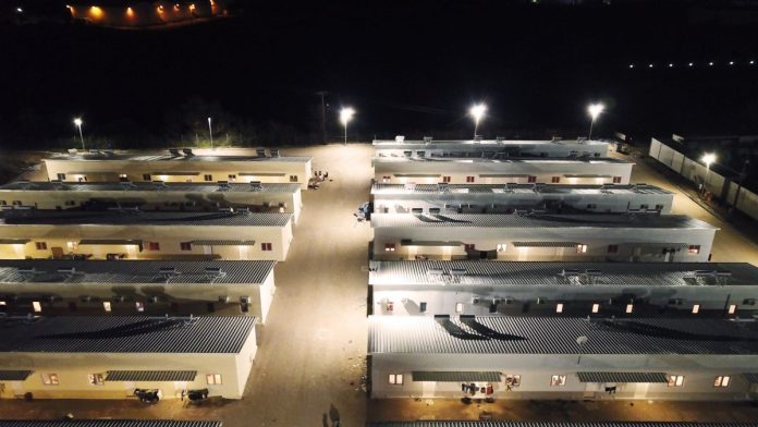 Αιματηρό επεισόδιο στη δομή μεταναστών στη Ριτσώνα – Μαχαίρωσαν 20χρονο