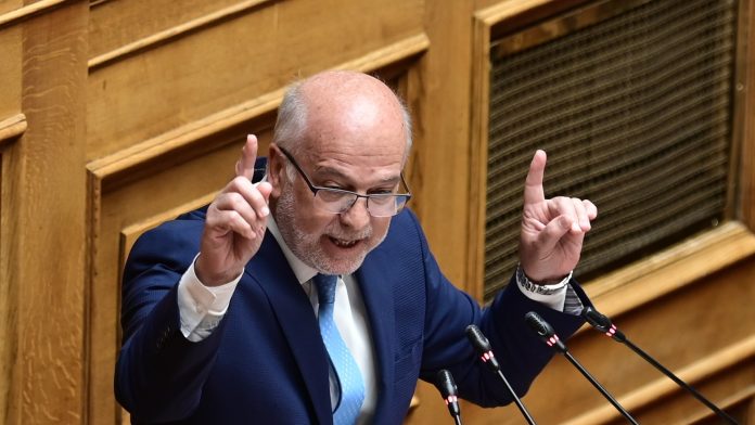 Τέμπη: «Τα γυρίζει» τώρα ο Φλωρίδης – Αφήνει ανοιχτό το ενδεχόμενο εξέτασης των σορών από εργαστήρια στο εξωτερικό