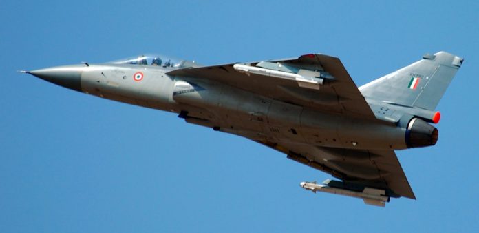 Tejas: Νέα συντριβή για το ινδικό μαχητικό – Σώθηκε ο πιλότος