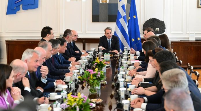 Μητσοτάκης: Τάζει (ξανά) άμεση στήριξη των πληγέντων – Κάνει το μαύρο άσπρο για την καταστροφή