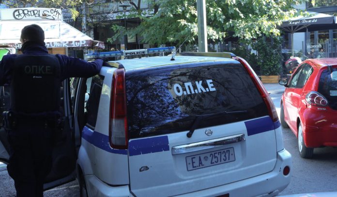 Τρόμος στα Εξάρχεια: 45χρονος κυκλοφορούσε με κουζινομάχαιρο και έκανε επιθέσεις σε γυναίκες μέρα μεσημέρι