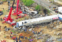 Τραγωδία στα Τέμπη: Αδιέξοδο με τις εκταφές