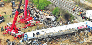 Τραγωδία στα Τέμπη: Αδιέξοδο με τις εκταφές