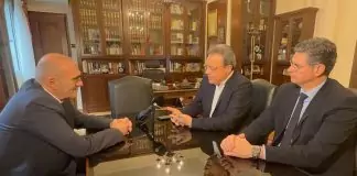 Φάμελλος: Ρουσφέτια, υποκλοπές και σκάνδαλα διαβρώνουν την εμπιστοσύνη προς την πολιτική και τους θεσμούς Φάμελλος: Ρουσφέτια, υποκλοπές και σκάνδαλα διαβρώνουν την εμπιστοσύνη προς την πολιτική και τους θεσμούς