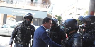 Απίστευτη δήλωση Γεωργιάδη: «Η αστυνομία μπορεί να ασκεί βία, εσείς όμως όχι» – (VIDEO)