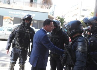 Απίστευτη δήλωση Γεωργιάδη: «Η αστυνομία μπορεί να ασκεί βία, εσείς όμως όχι» – (VIDEO)