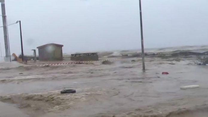 Στο έλεος της κακοκαιρίας η Λάρισα – Ποτάμια οι δρόμοι, εικόνες καταστροφής στον Αγιόκαμπο