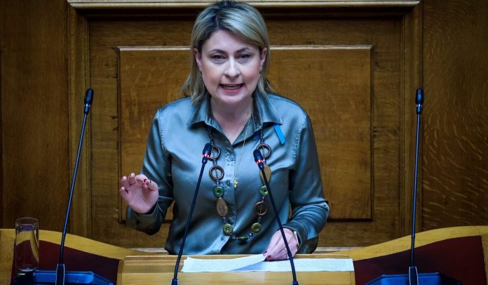 Τα «έπη» της Αλεξοπούλου: Από την Πόρσε στον «Ανθέλληνα Σαμαρά»