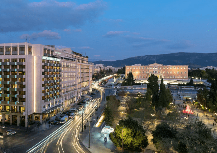 Μένουμε σε ξενοδοχείο στο κέντρο της Αθήνας και ζούμε την πόλη αλλιώς