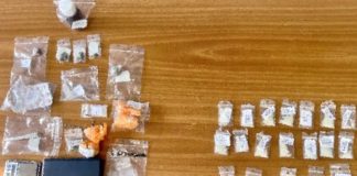 Χάπια και ναρκωτικά εντόπισε η ΔΑΟΕ σε ξενοδοχείο της Αθήνας