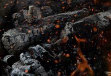 Μαλάουι: Έκαναν ψεύτικη κηδεία για να μεταφέρουν λαθραίο ξυλοκάρβουνο