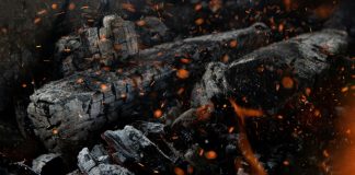 Μαλάουι: Έκαναν ψεύτικη κηδεία για να μεταφέρουν λαθραίο ξυλοκάρβουνο