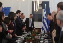 Και ξαφνικά το Συνέδριο της ΝΔ απέκτησε ενδιαφέρον- Η μάχη των «δελφίνων» ξεκίνησε