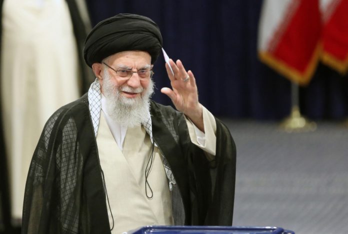 Ιράν: Εκτός Τεχεράνης ο Χαμενεΐ – Μεταφέρθηκε σε ασφαλές μέρος