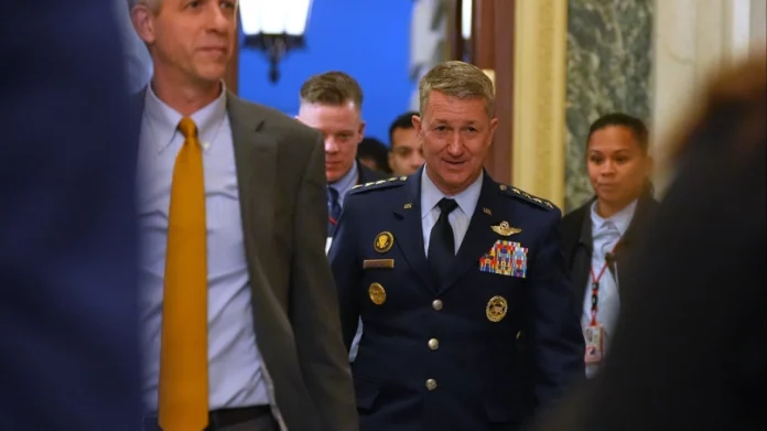 Συνάντηση των επικεφαλής των ενόπλων δυνάμεων ΗΠΑ και Λιβάνου εν μέσω πιέσεων για τον αφοπλισμό της Χεζμπολάχ