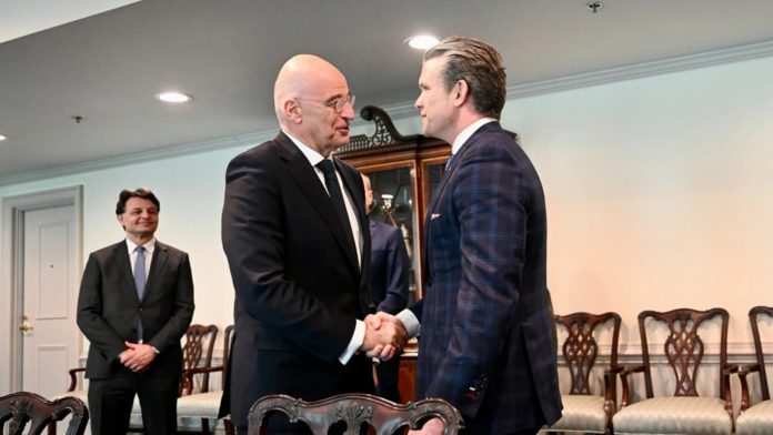 Δένδιας – Χέγκσεθ στο Πεντάγωνο: Στο τραπέζι η ελληνοαμερικανική αμυντική συνεργασία και η «Ατζέντα 2030» – Πρόσκληση για επίσκεψη στην Ελλάδα
