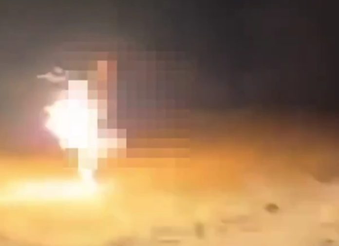 Φλόριντα: Νεαρός έλουσε τον φίλο του με βενζίνη τον έβαλε φωτιά και γελούσε – Σοκαριστικό βίντεο