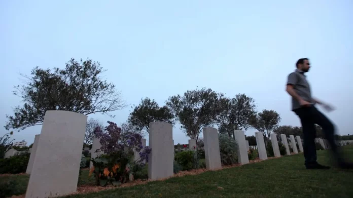 Οι Ισραηλινοί ισοπέδωσαν μέρος από το πολεμικό νεκροταφείο της Γάζας