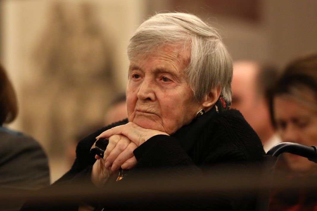 ÅÊÄÇËÙÓÇ ÐÑÏÓ ÔÉÌÇÍ ÔÇÓ ÅËÅÍÇÓ ÃËÕÊÁÔÆÇ - ÁÑÂÅËÅÑ ÐÁÑÏÕÓÉÁ ÔÇÓ ÐôÄ ÊÁÔÅÑÉÍÁÓ ÓÁÊÅËËÁÑÏÐÏÕËÏÕ