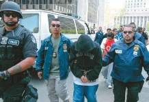 Σαρώνει τις ΗΠΑ η ICE: 68.000 μετανάστες υπό κράτηση σε έναν μήνα, χιλιάδες δικαστικές αποφάσεις τις κρίνουν παράνομες