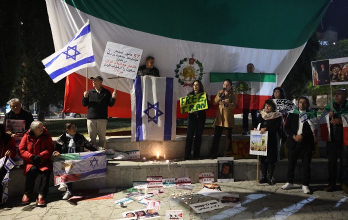 Ισραήλ: Ο στρατός καλεί «πατριώτες» Ιρανούς να επικοινωνήσουν με τη Μοσάντ στα περσικά