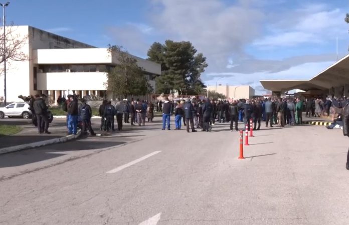 Ελληνική Αεροπορική Βιομηχανία: 1.000 εργαζόμενοι σε απεργία διαρκείας