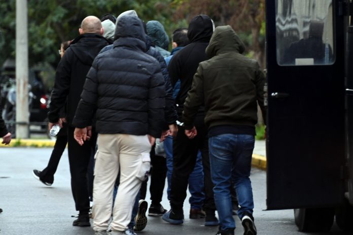 Δύο προφυλακίσεις για το κύκλωμα λαθραίων τσιγάρων – Αύριο απολογούνται οι φερόμενοι ως αρχηγοί της εγκληματικής ομάδας