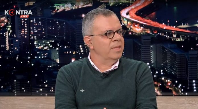 Ο Κοττάκης ξεσκεπάζει την κυβέρνηση: «Αν δεν τους αρέσουν αυτά που γράφεις σε σβήνουν» – (VIDEO)