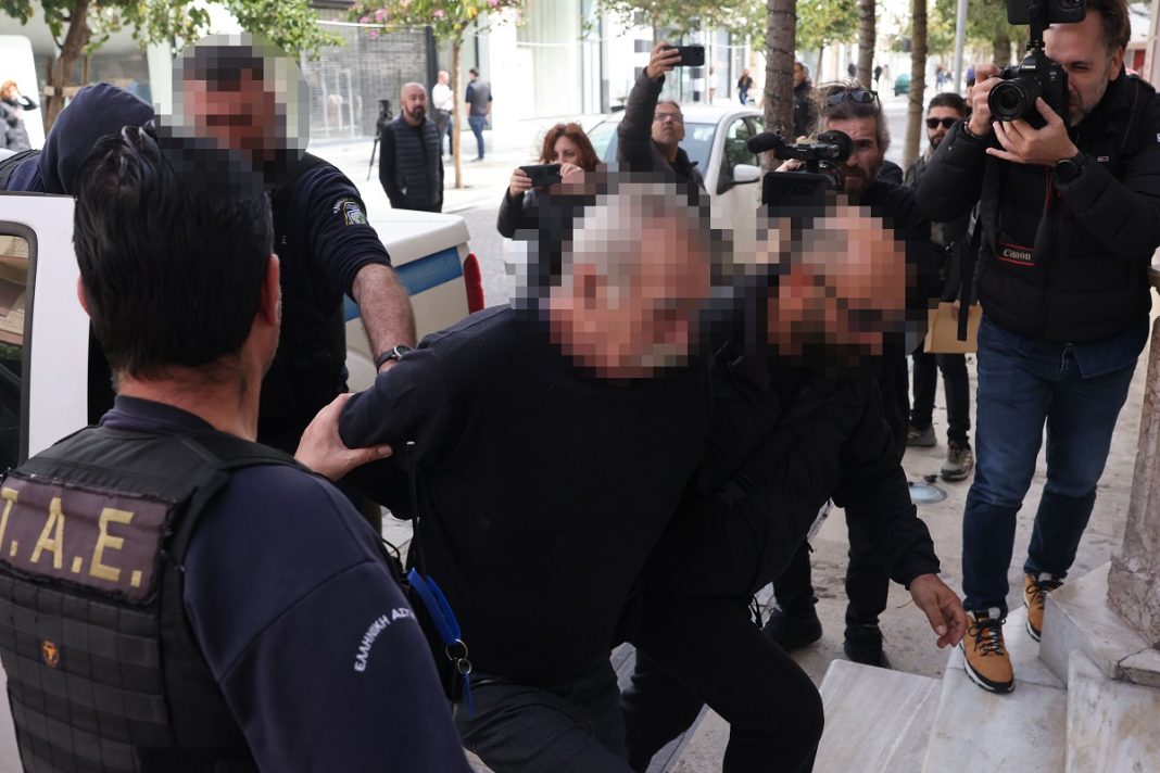 ÌÅÔÁÃÙÃÇ ÓÔÁ ÄÉÊÁÓÔÇÑÉÁ ÔÏÕ ÊÁÔÇÃÏÑÏÕÌÅÍÏÕ ÃÉÁ ÁÄÅËÖÏÊÔÏÍÉÁ ÓÔÏ ÇÑÁÊËÅÉÏ ÊÑÇÔÇÓ