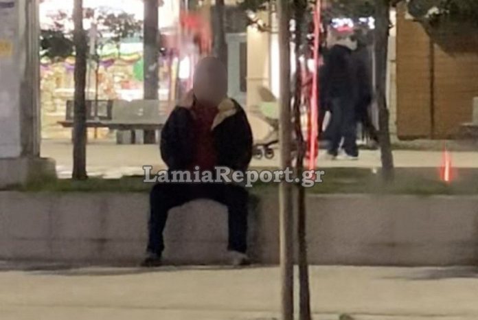 Λαμία: Ηλικιωμένος αυνανιζόταν μπροστά σε ανήλικες σε πλατεία